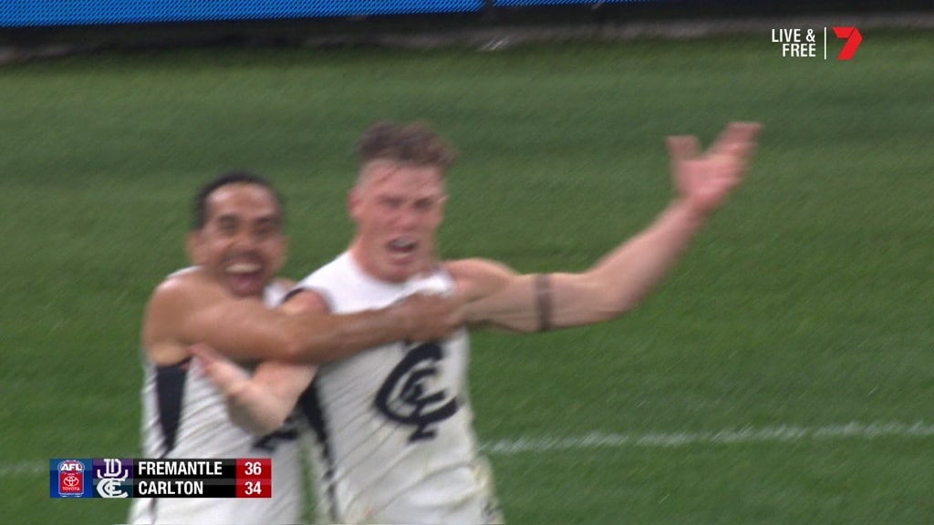 Jaw Dropping Shot After Siren Seals Carlton Win